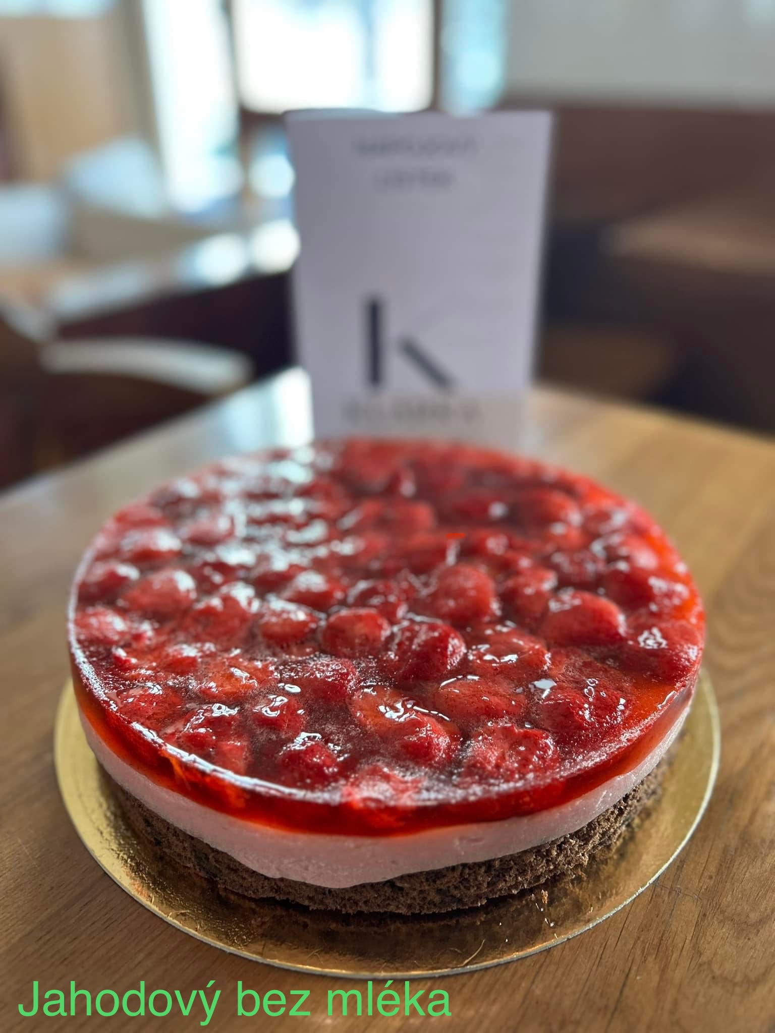 Jahodový bez lepku a mléka vel. S 17cm