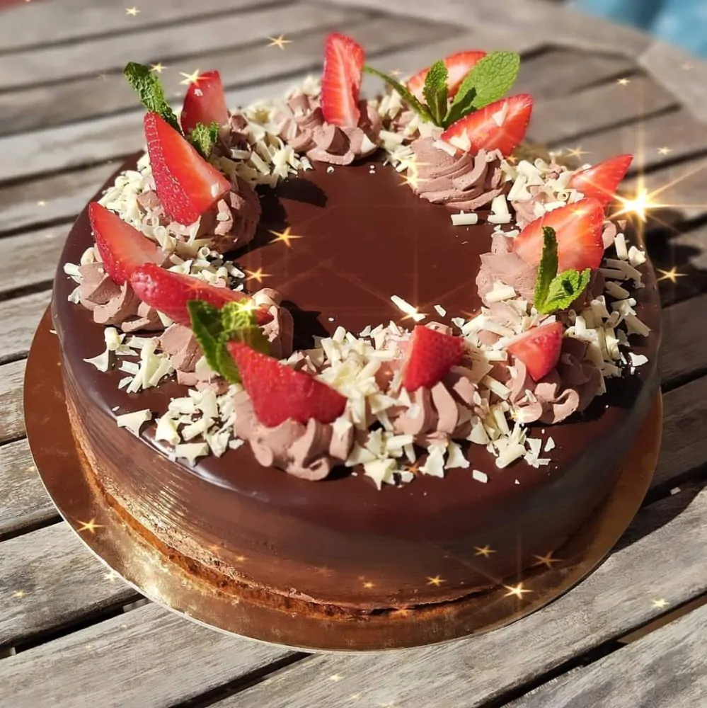 Čokoládový s jahodami bez lepku vel. L 25cm